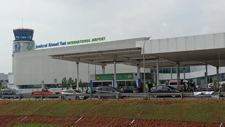 Terminal baru Bandara Jenderal Ahmad Yani Semarang, bandara apung pertama di Indonesia.
