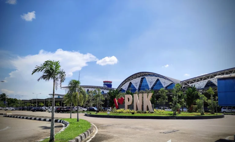 Terminal modern Bandara Supadio Pontianak (PNK), gerbang utama Kalimantan Barat.