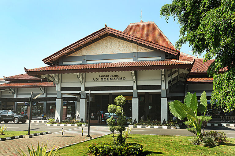 **Bandara Adi Soemarmo Solo**
