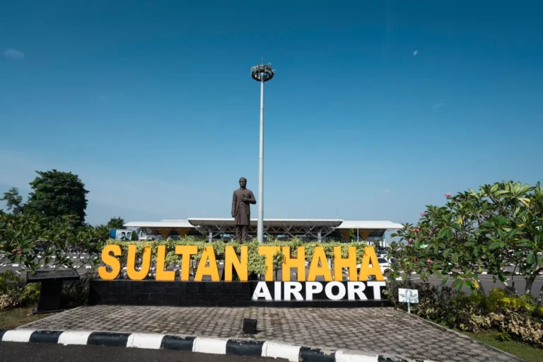 Terminal baru yang modern dan ramah lingkungan di Bandara Sultan Thaha Jambi (DJB). Bandara Sultan Thaha Jambi.